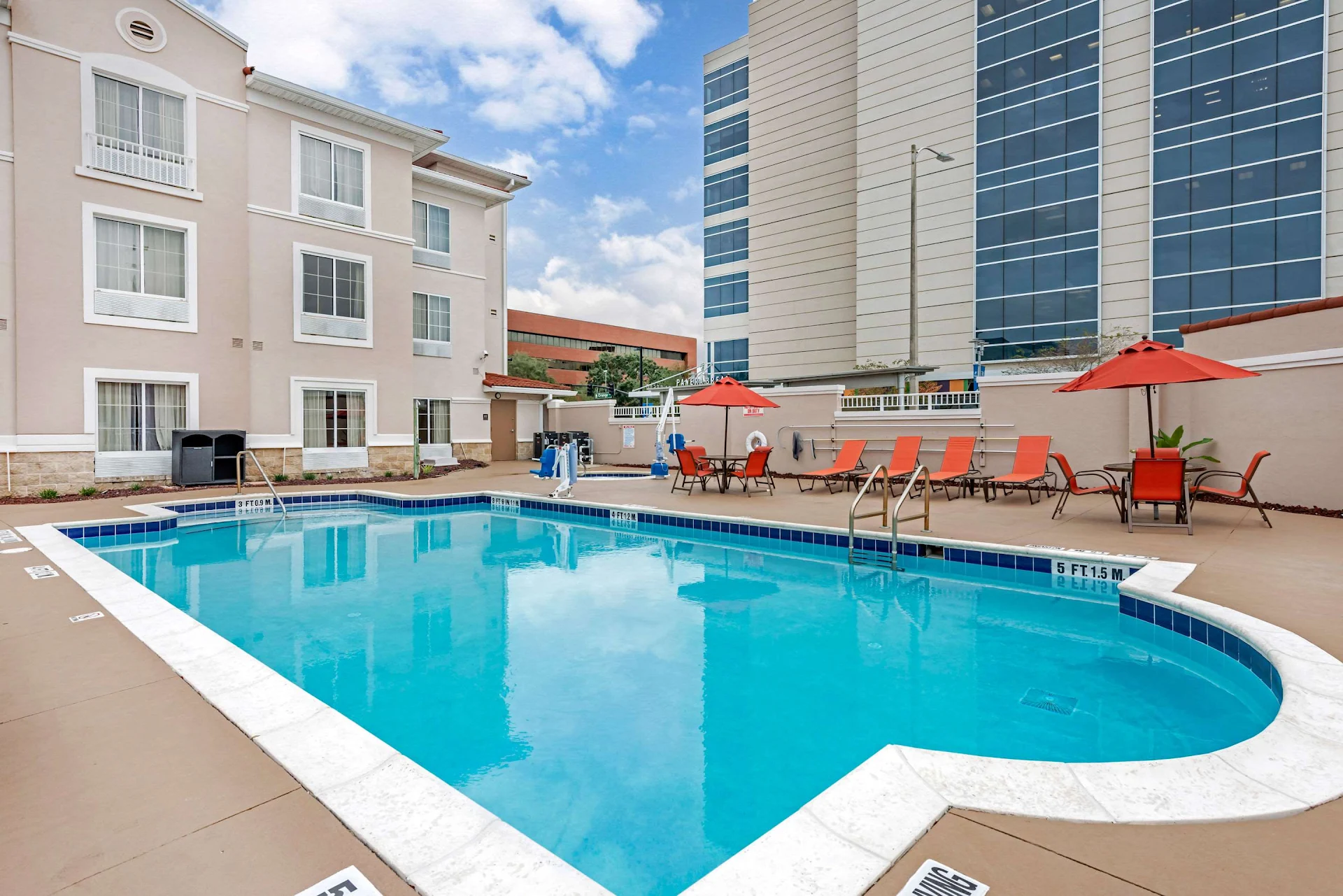 Comfort Suites Downtown