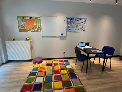 Roxy Teacher (języki obce, muzykoterapia)