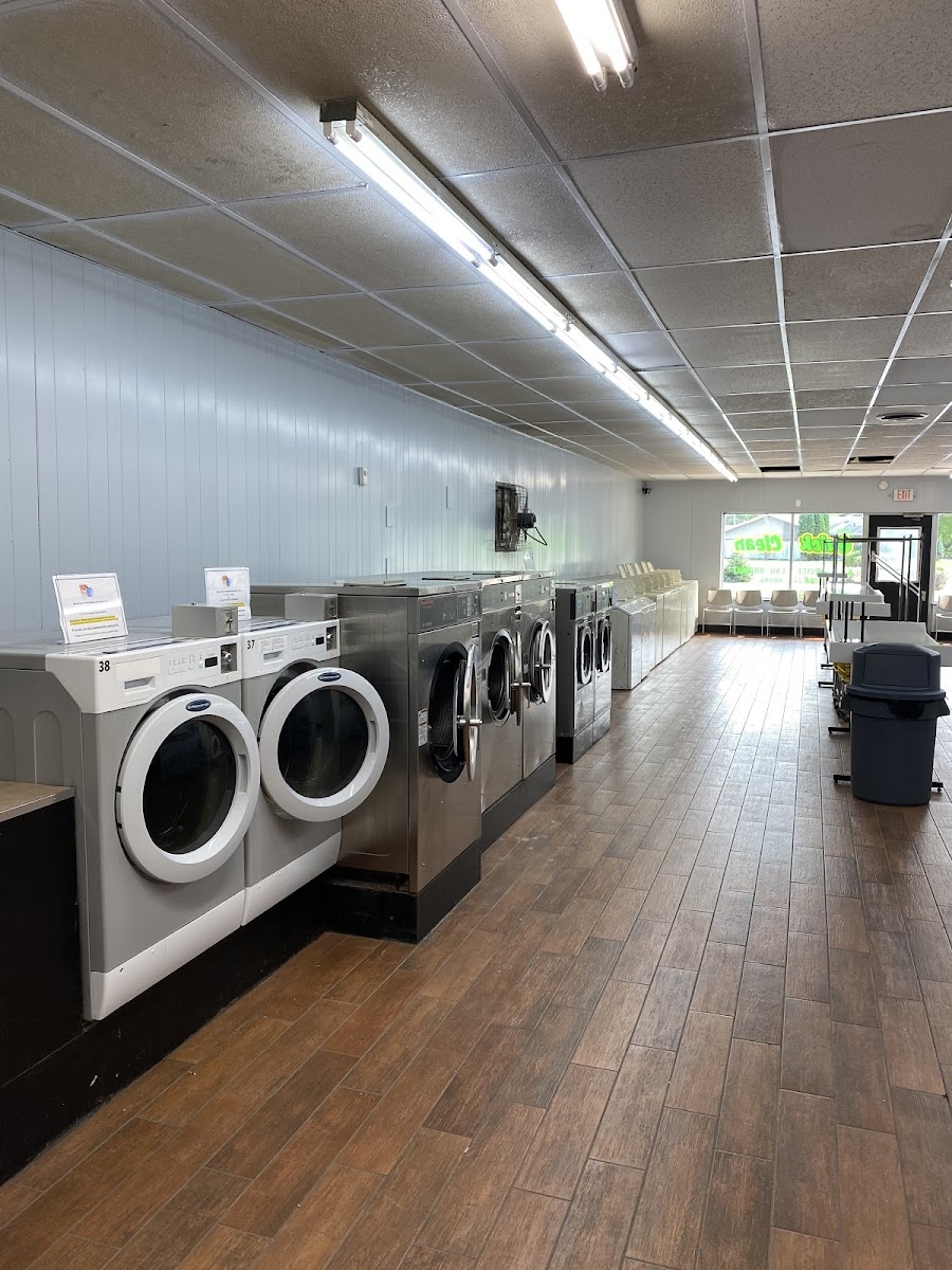 Clean laundry equipment at Quick Clean Laundry Appleton in Appleton, WI