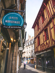 Photo n°14 de La Petite Maroquinerie Vannes à Vannes (Magasin de maroquinerie)