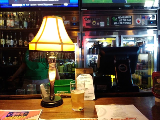 Winking Lizard Tavern