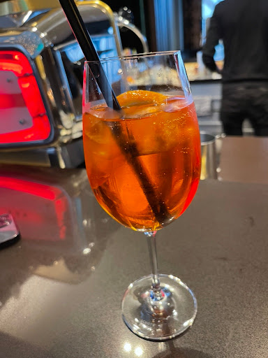 Henry’s Bar