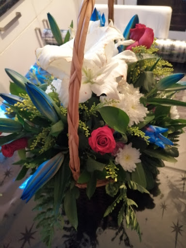 Sher's Blooming Flowers Logo