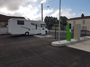 Photo n°2 de Aire Camping-Car Park à Saint-Antoine-de-Breuilh (Terrain pour camping-cars)