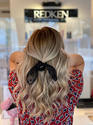 Photo n°15 de Le Salon De Lilie à Pougues-les-Eaux (Salon de coiffure)