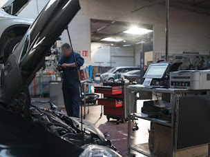 Photo n°12 de Garage De Bretagne à Angers (Magasin de pneus)