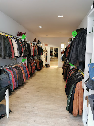 Leather Dealer - Visual