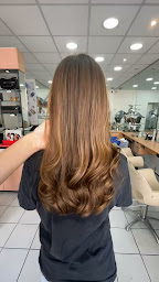 Photo n°2 de Sup 'Hair Belle – Salon de coiffure à Versailles à Versailles (Salon de coiffure)