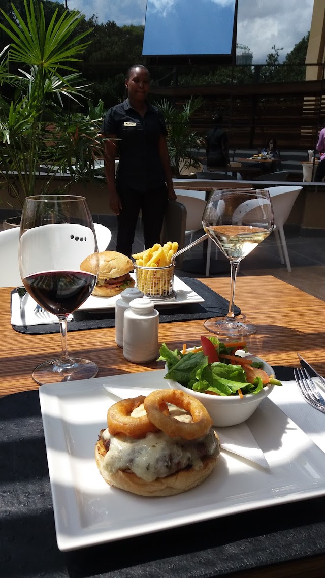 Sierra: Burger + Wine