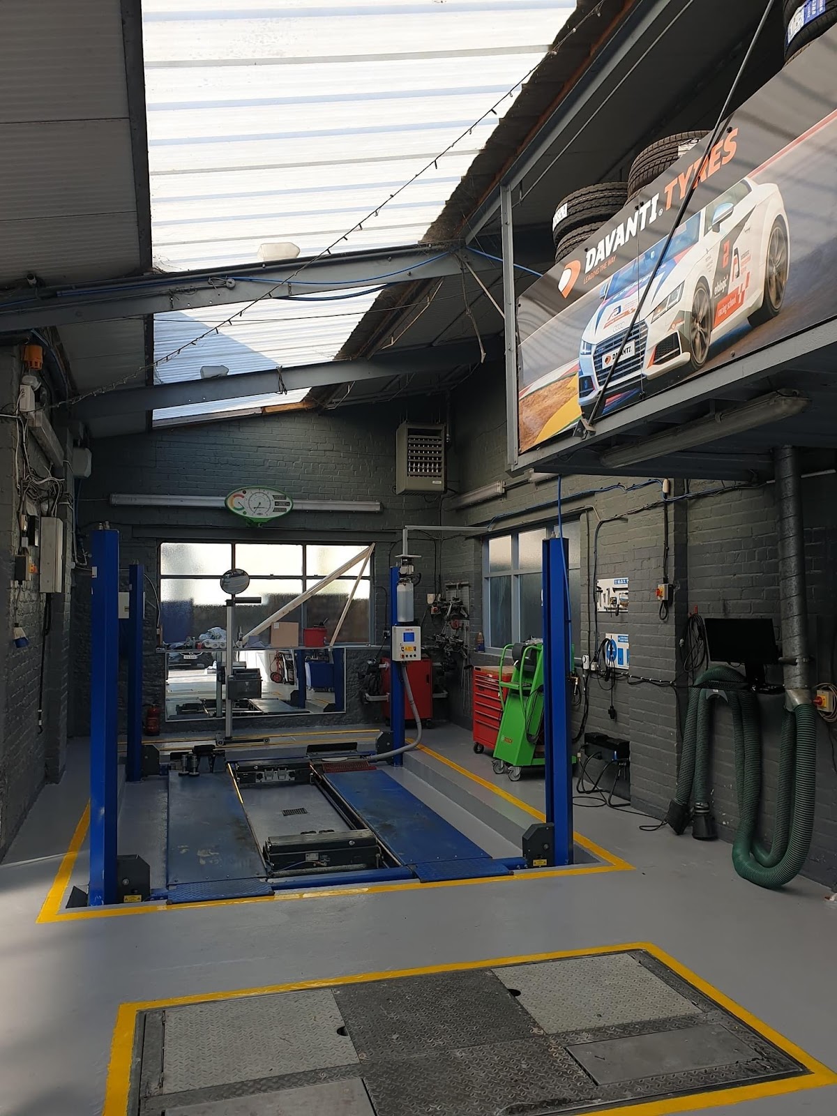 D & M Motors (West Kirby)