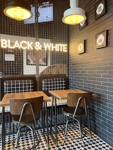Photo 5 - Black & White Burger Tournai