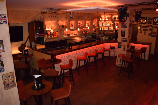 CLUB 7 MUSIC BAR.