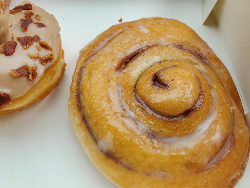888 Donuts - Visual