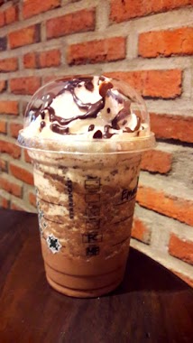 Starbucks Ruko Plaza Pondok Indah, Author: emerald fernandez