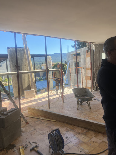 Ouverture de façade complète à Toulon — On voit les...