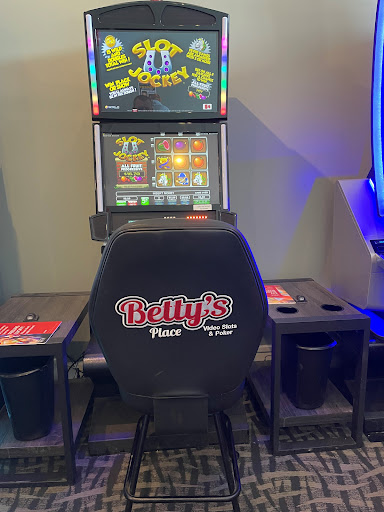 Betty's Place Video Slots and Poker - Thumbnail
