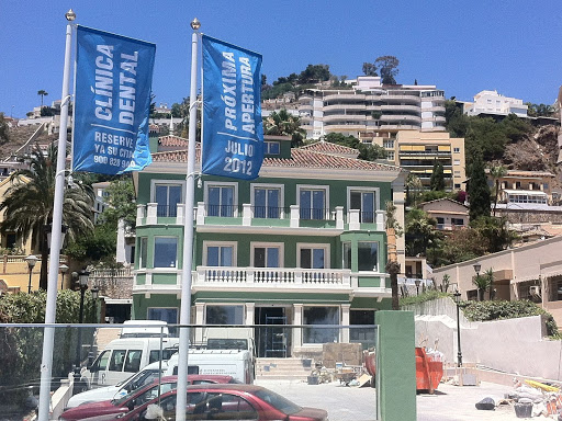 Dr. Manuel Román - Clínica dental Málaga