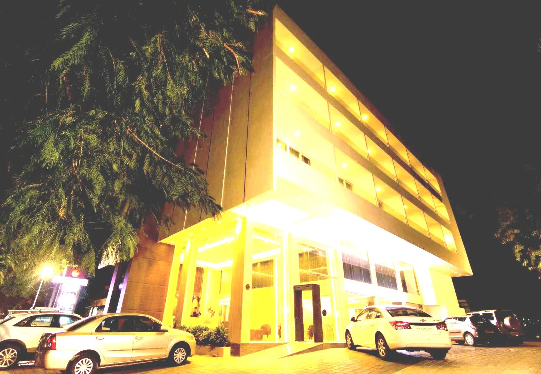 Roopa Elite