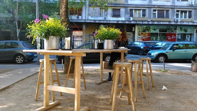 Cveće Zla Deli Wine Bar