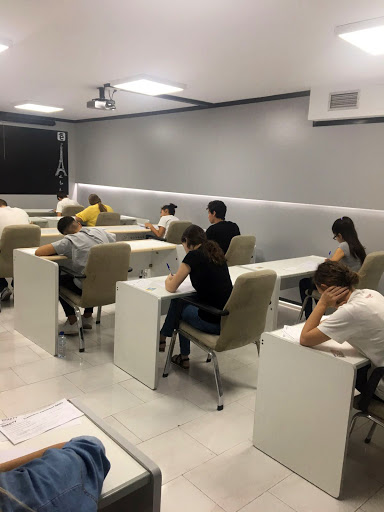 Academia y Centro de Estudios Élite - Thumbnail