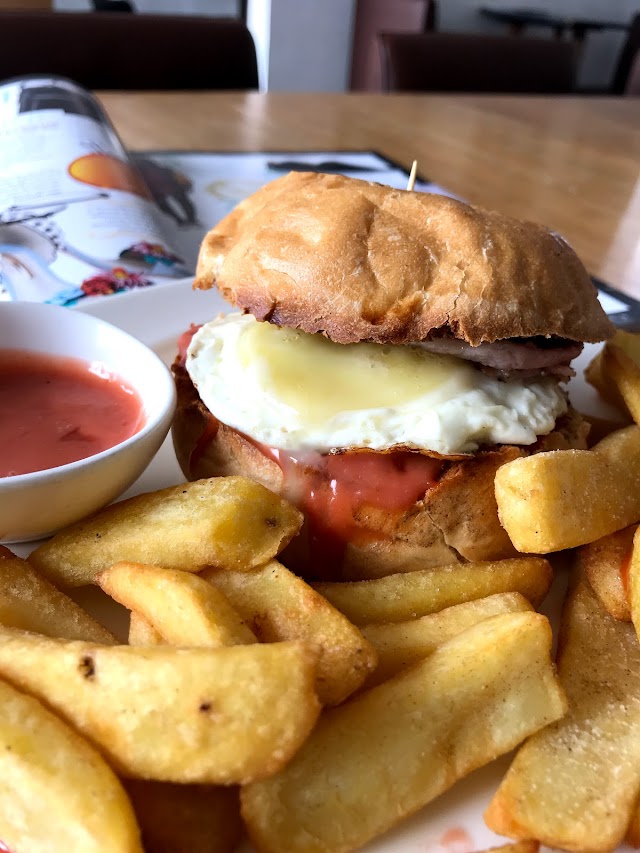 Sai Wine & Champagne Café