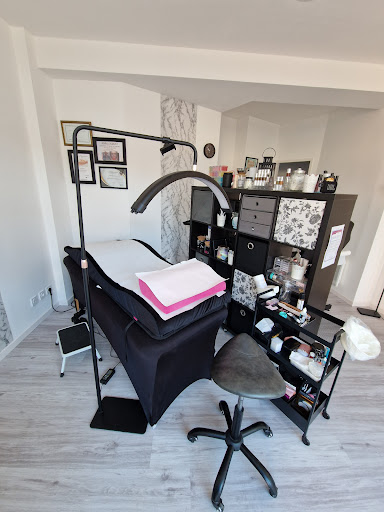 Le CoCon By G ( cils , maquillage semi permanent, detatouage, carbon peel) - Thumbnail