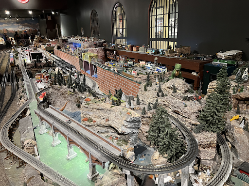 Model Train Gallery - Visual