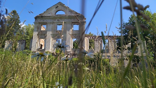 Vecmoku muižas drupas