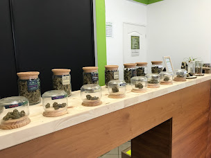 Photo n°2 de WARREN CBD SHOP à Cambrai (Magasin de cannabis)