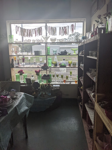 Lola's Antique Shop - Thumbnail