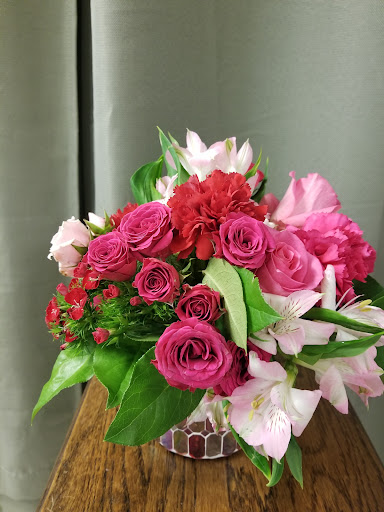 Doris' Flowers & Gifts Gallery - United States
