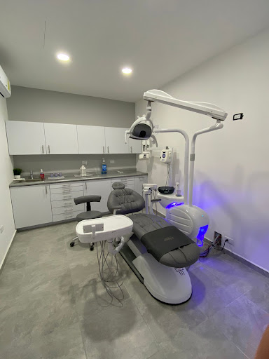 Dra. Mónica Bridgette Guerrero Martínez, Dentista - Odontólogo - Thumbnail