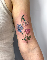 Photo n°25 de Helena de Carvalho | Fine Line and Botanical Tattoos à Paris (Tatoueur)