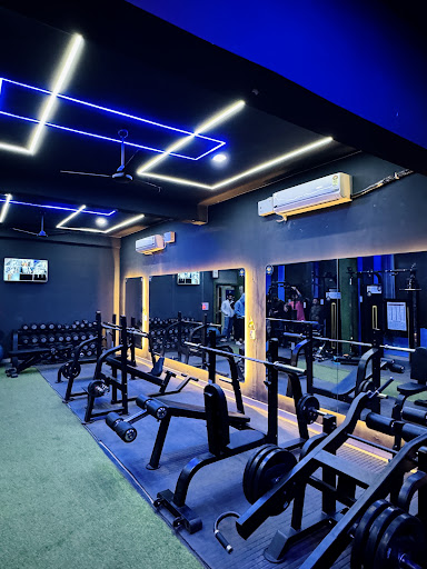 THE MUSCLE ARENA GYM