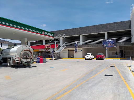 Gasolinera Servicio Jacarandas
