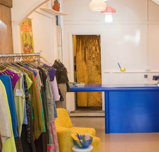 Warm Store - Visual