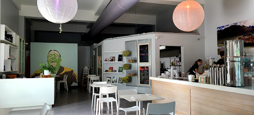 Lluvia Deli Bar & Artefacto