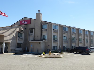 Red Roof Inn & Suites Medford - Airport