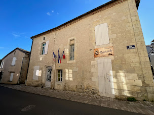 Photo n°3 de Mairie de Château-l'Évêque à Château-l'Évêque (Hôtel de ville)