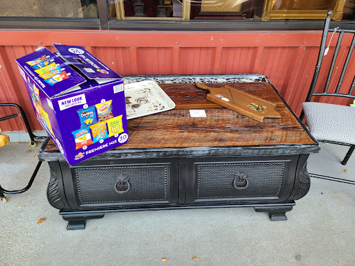 Country Home Antiques & Gifts - Thumbnail