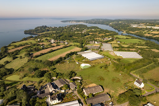Photo de Gîtes de Pennavern - Locations de Gîtes avec piscine intérieure chauffée et Spa, au bord de mer, Finistère, Bretagne à Loperhet (29470)