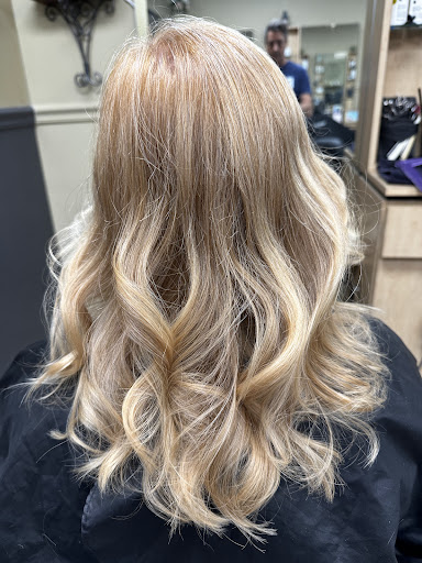 BLO DRY BAR - Thumbnail