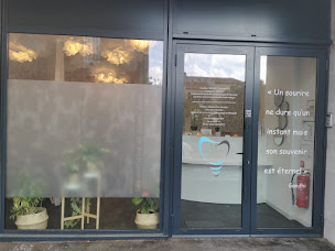 Photo n°10 de Dr TORSIELLO Laurence - Chirurgien Dentiste - Implantologie, Parodontologie et Esthétique. à Marseille (Dentiste)