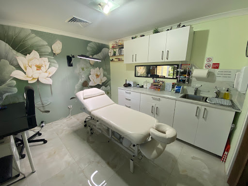 Pure Brows and Massage Therapy - Thumbnail