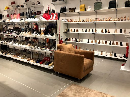 Evolution Outlet Lecce - Visual