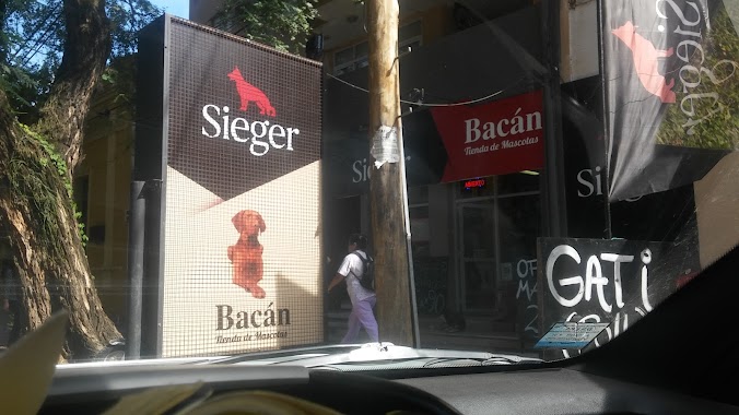 Bacán Tienda de Mascotas, Author: Eduardo Lecce