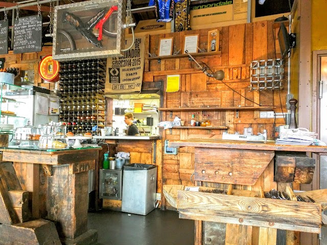 Mud Dock Café