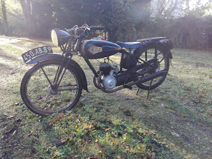 Photo n°18 de Anciennes Roues voitures moto anciennes mobylettes solex à Épône (Concessionnaire de motos d'occasion)