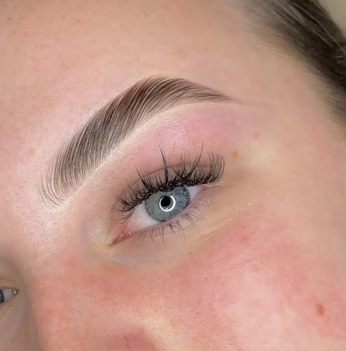 Stylin chic brows & lashes - Thumbnail