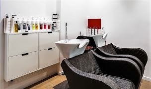 Photo n°27 de A B C Atelier Beauté Coiffure Red'One Barber à Neuilly-sur-Seine (Barbier)